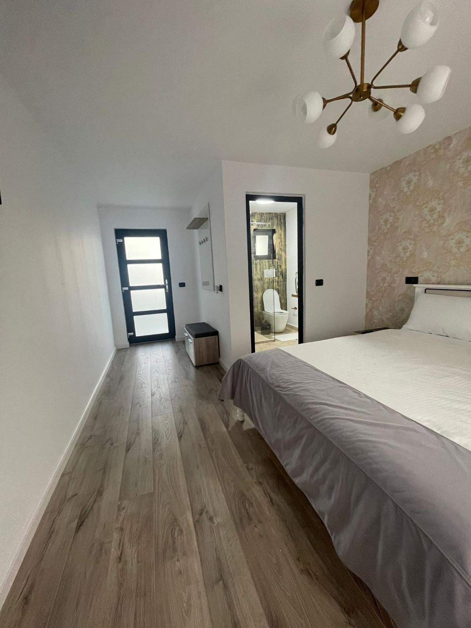 Cataleya House Hotell Oesti-Paminteni Exteriör bild