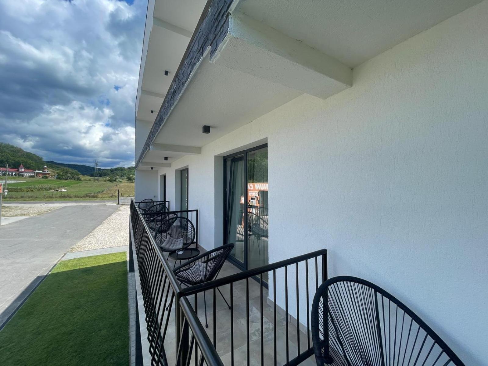 Cataleya House Hotell Oesti-Paminteni Exteriör bild